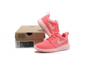 Nike roushe run light pink
