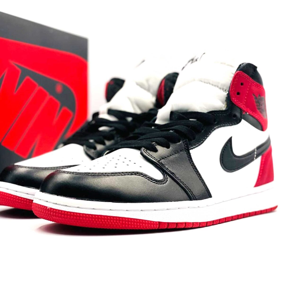 Nike Air Jordan 1 High Satin Black Toe Winter купить